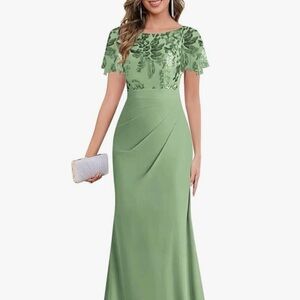 Elegant 18W Sage Green Evening Dress with Lace Bodice